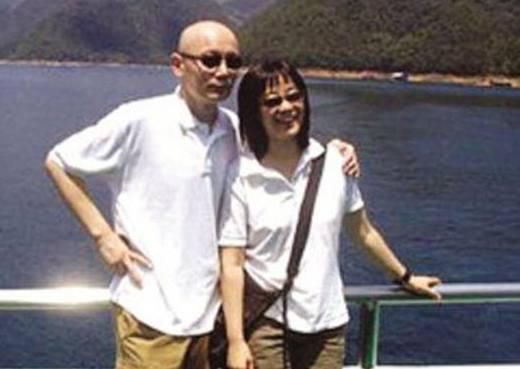 冯小刚下跪给他颁奖,被女星骂过流氓,却与妻子