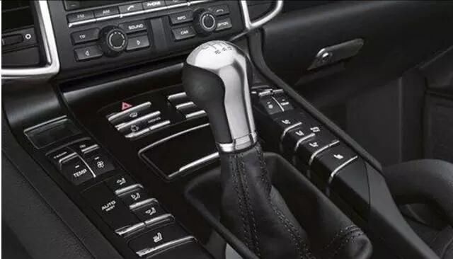 自动挡和手动挡哪个更安全?采访数十位车主,没