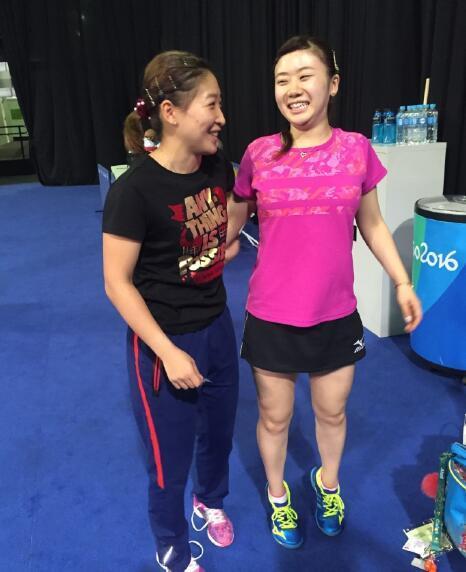 谁赢?乒坛好友福原爱刘诗雯比身高 无需分胜负