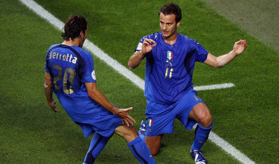 足球进球后经典庆祝动作 最后两个让人泪奔! 足球进球后经典庆祝动作 最后两个让人泪奔!