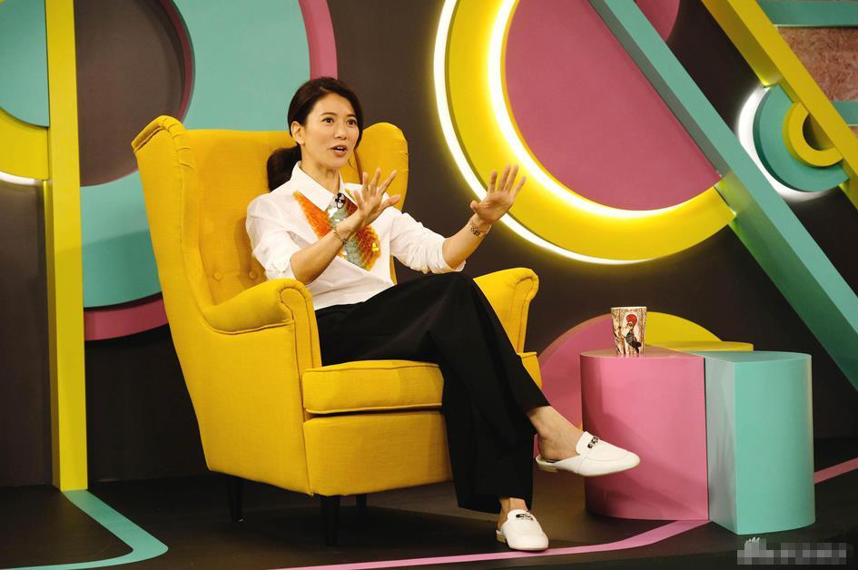 袁咏仪曝家庭危机 儿子不满管教方式要求换妈