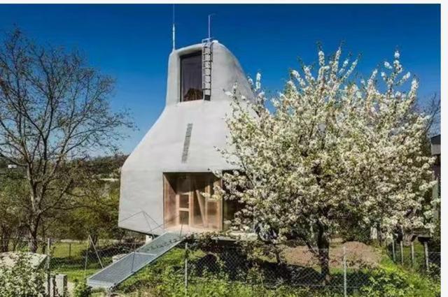 世界上第一个悬空房子,悬在空中房子你敢住吗!