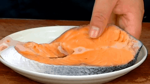 三文鱼和虹鳟鱼长得太像了,怎么辨别真假呢? 三文鱼和虹鳟鱼长得太像了,怎么辨别真假呢?