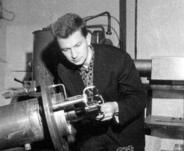 苏联解体后大批人才投向中国,美俄重金都留不