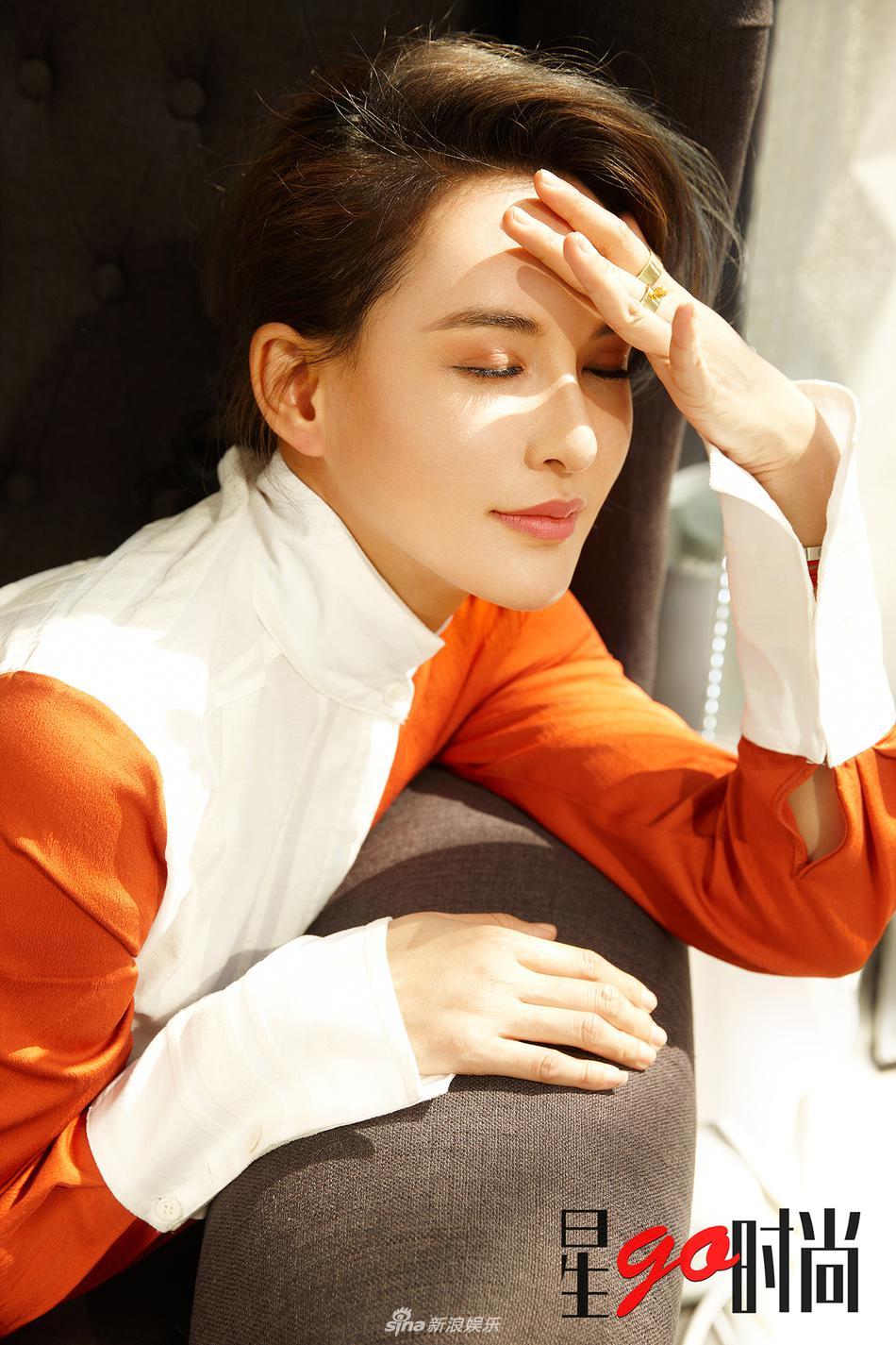 组图:"星座女神"莫小棋女总范儿 霸气秀深沟