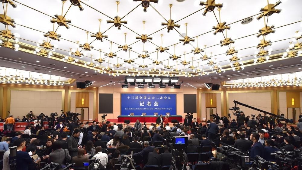 王毅:“一带一路”不是债务“陷阱”,而是惠民“馅饼” 王毅:“一带一路”不是债务“陷阱”,而是惠民“馅饼”