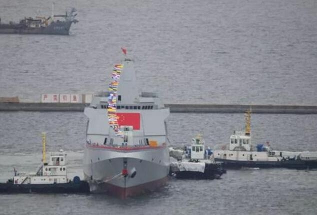 罕见画面!两艘055同时下水,已完成一半,看巴西