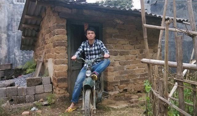 穷小子结婚,只邀请三个同学却来了一桌人,晚上看到群聊记录傻了