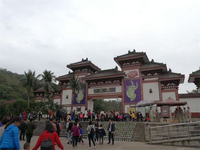 带上宝贝去三亚玩海