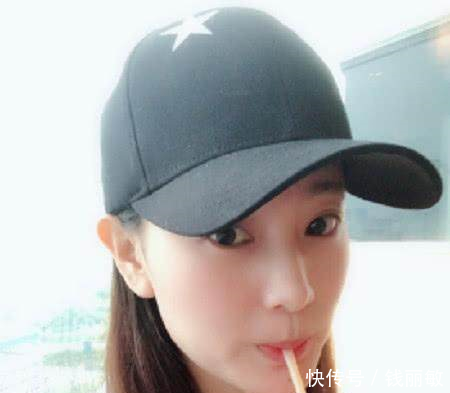 不管是军装还是生活照,侯梦莎都很美,可惜一直