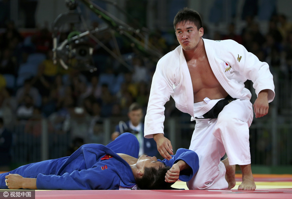 金牌被日本选手巴克摩周夺走，他在决赛中击败了格鲁吉亚选手利帕尔特里亚尼，程训钊和韩国名将郭东汉同时获得铜牌。