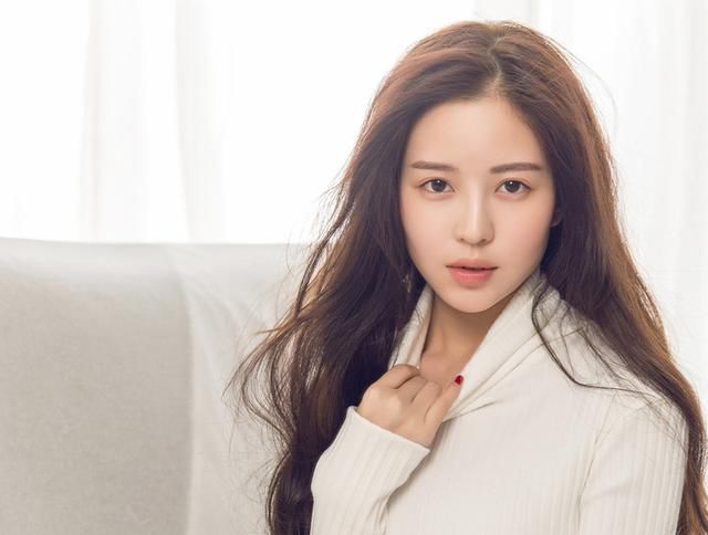 身价60亿汤臣一品大公子公布恋情,校花女友曾