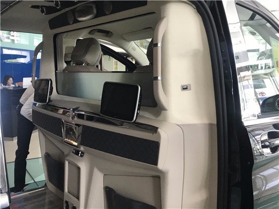 进口奔驰V250福建奔驰改装迈巴赫VS980(图3) 进口奔驰V250福建奔驰改装迈巴赫VS980(图3)