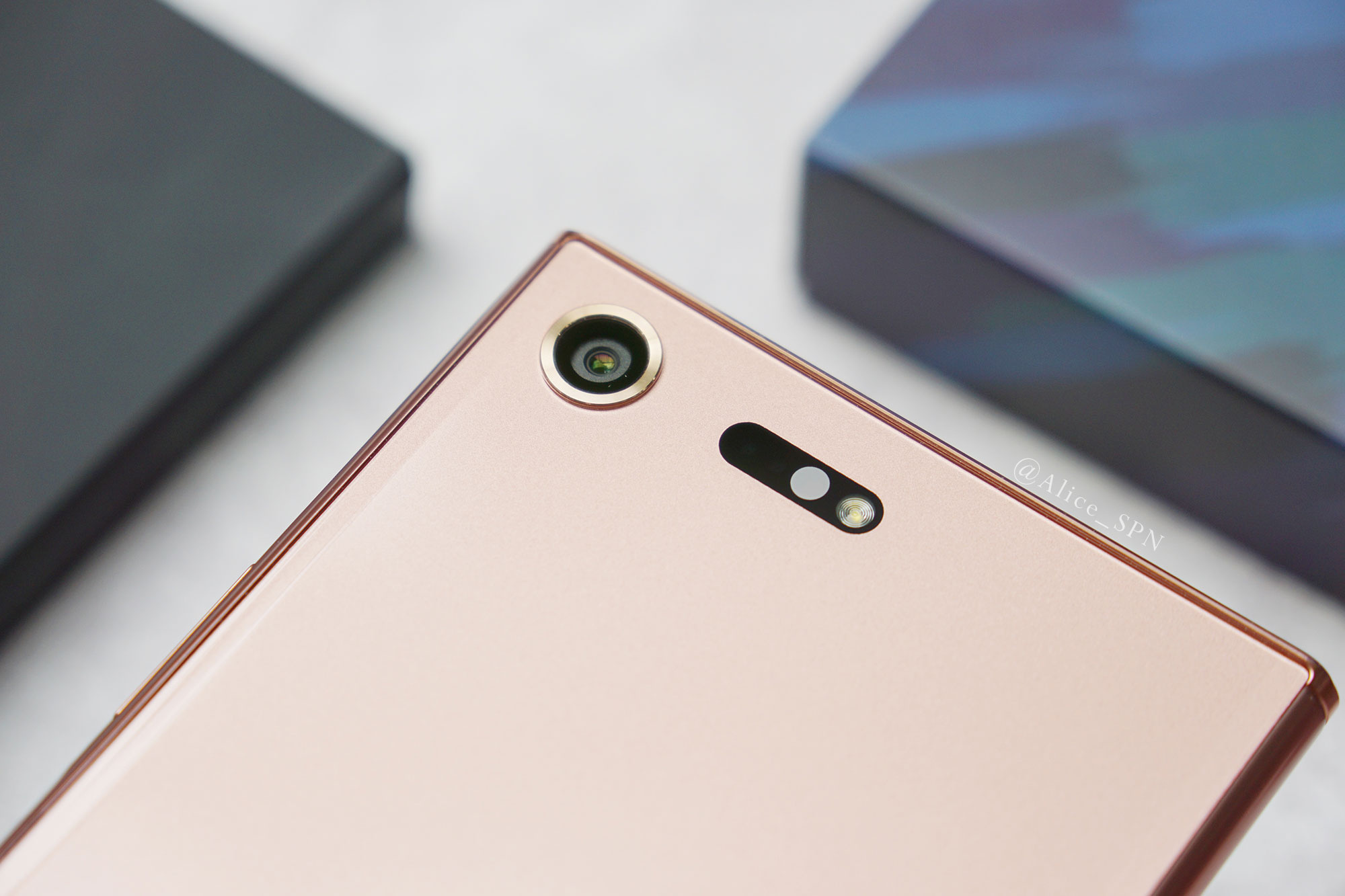 索尼XZP金粉版图赏:这个颜色真的好特别!