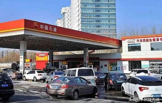 国际原油由147美元下降到72美元,国内还从6.3