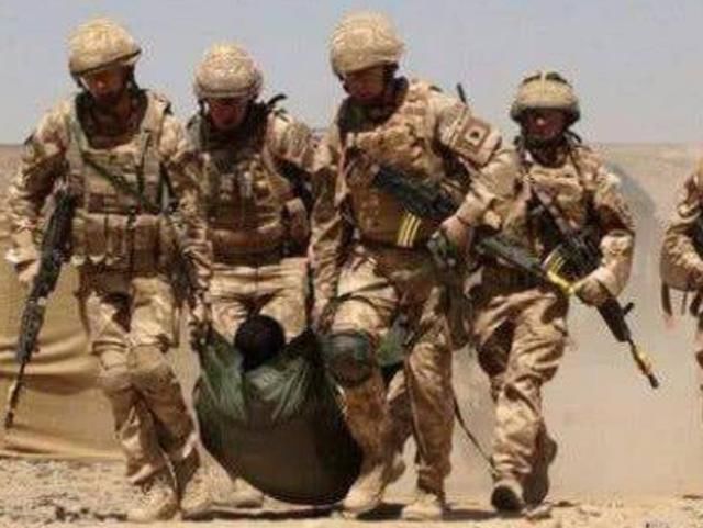 战场上中弹之后,还能继续战斗?士兵:你电影看