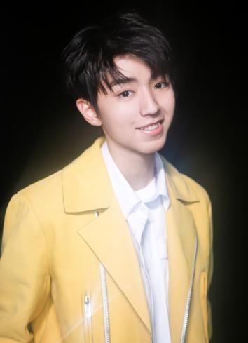 TFBOYS王俊凯18岁以身价2.48亿成富一代,家