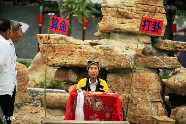 远嫁女儿8年不回娘家!母亲大骂不孝,算命