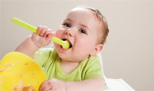 怎样判断宝宝是否做好准备吃辅食了?宝宝从什