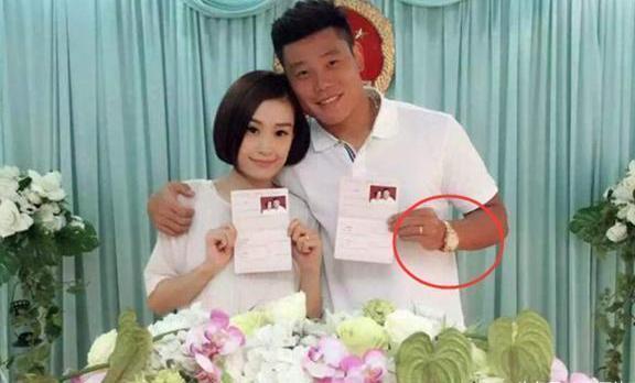 看看国足队员们戴的手表有多奢华 郑智这块表