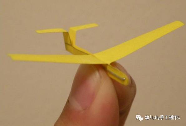 小型手工折纸滑翔飞机 滑翔飞机的折法 小型手工折纸滑翔飞机 滑翔飞机的折法