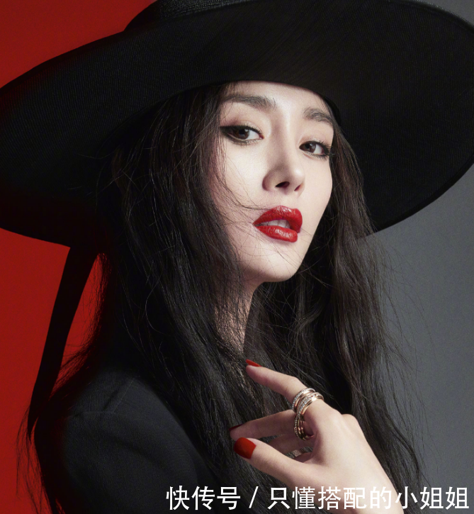 杨幂最新时尚杂志封面,诱惑红唇搭黑色抹胸,网