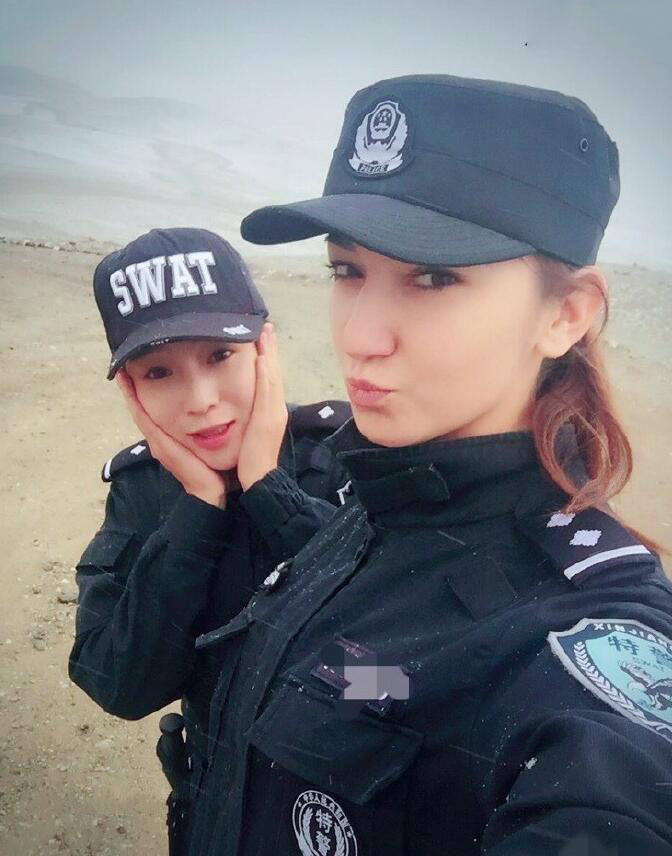 新疆美女特警。