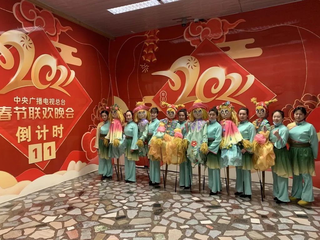 春晚儿童歌曲节目《听我说》里,四川省南充大木偶剧院设计制作的科技
