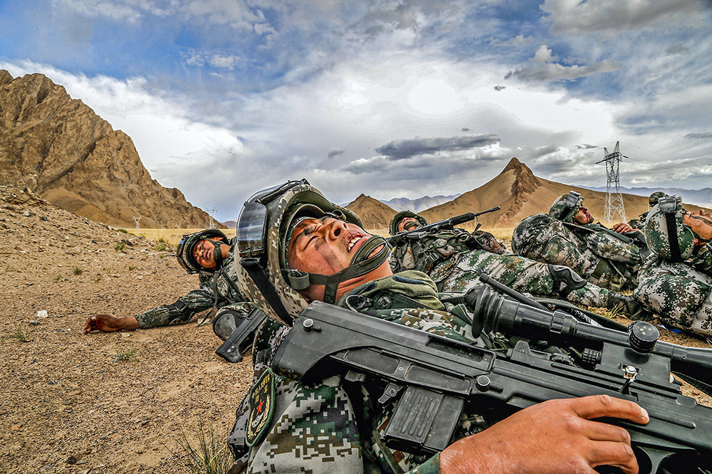震撼!军旅摄影师用6年时间,记录边防战友的故事