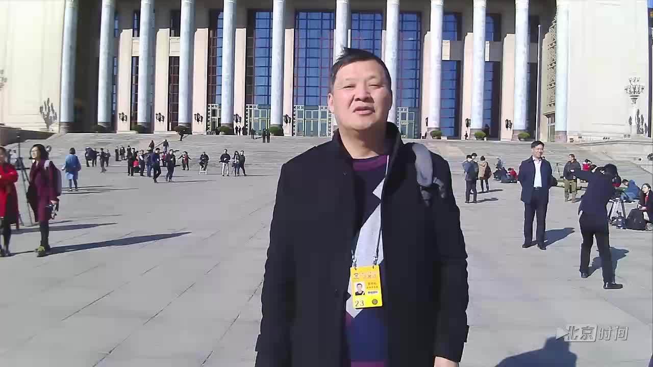 男记者是怎样评价两会美女记者的？