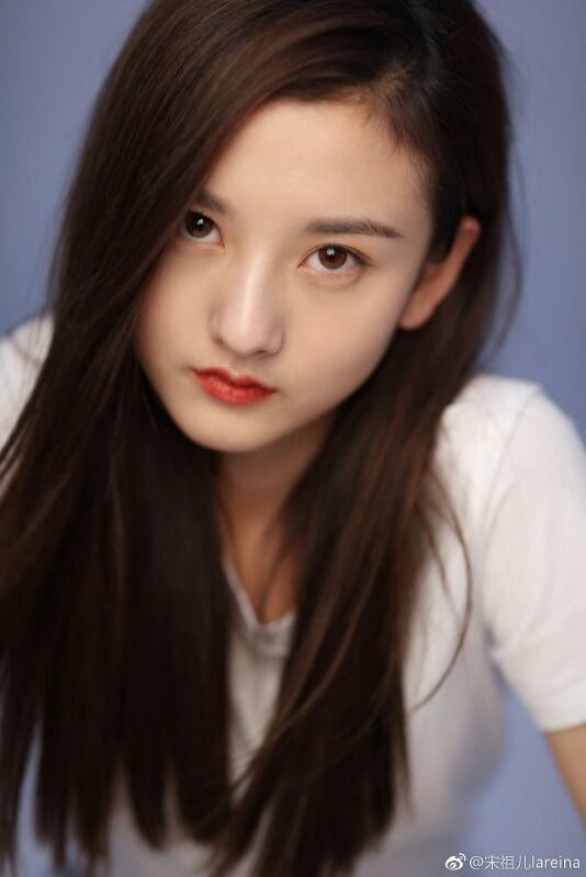 单从长相上分析为什么关晓彤容易招黑?