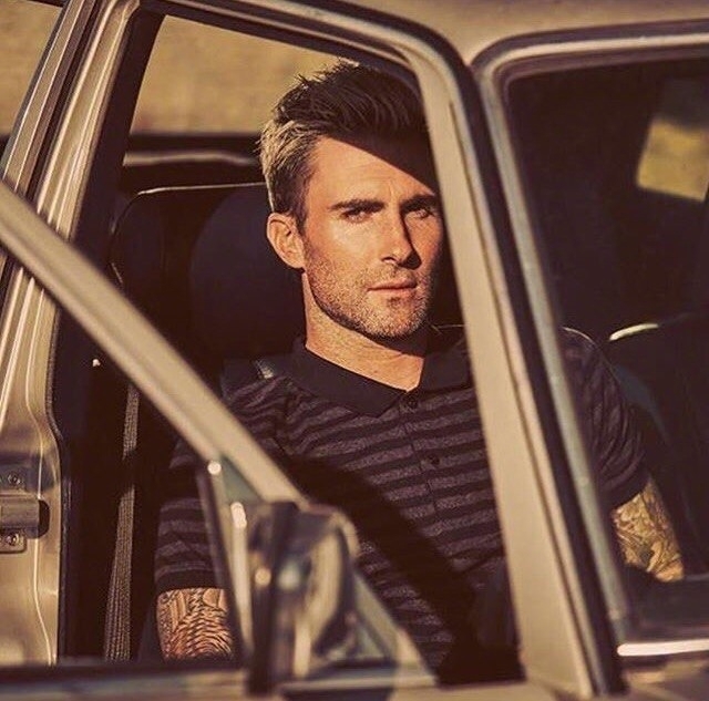 组图:亚当-莱文写真演绎型男诱惑 大面积纹身超吸睛