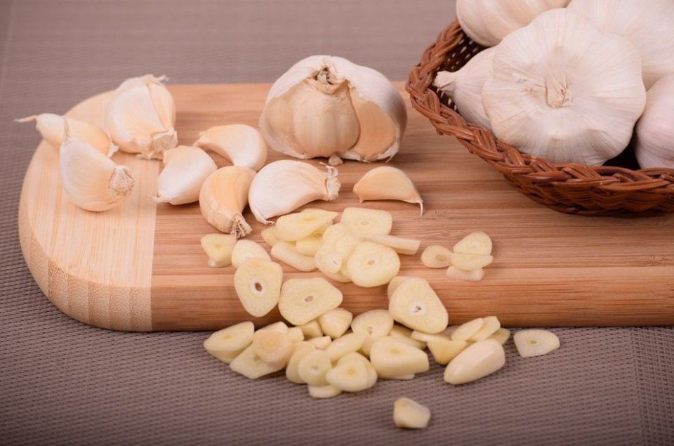 春天喝一碗蒸大蒜水,感冒咳嗽再也不用吃药~