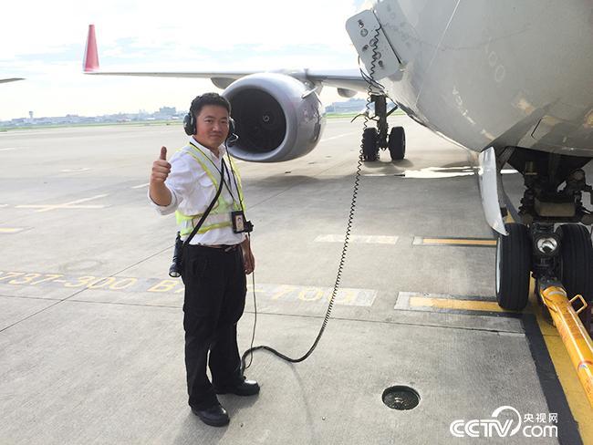 【中国梦实践者】民航机务能手王明新 10年零差错零延误 【中国梦实践者】民航机务能手王明新 10年零差错零延误