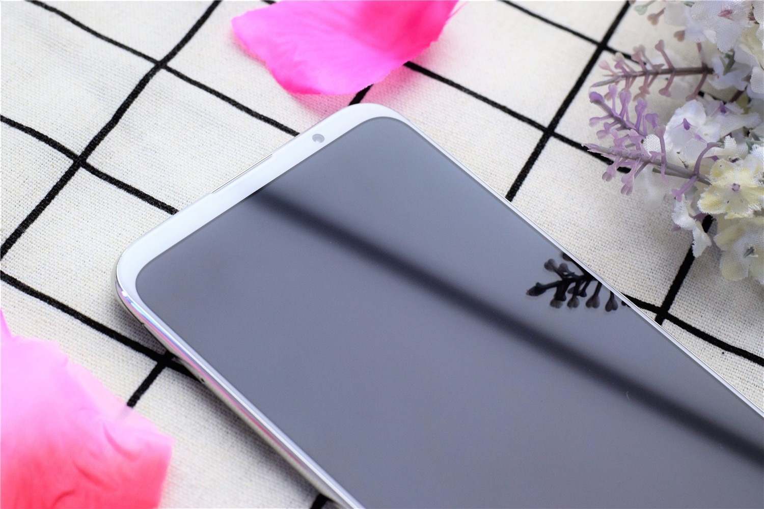 贴了钢化膜之后,魅族16th Plus的屏下指纹这样