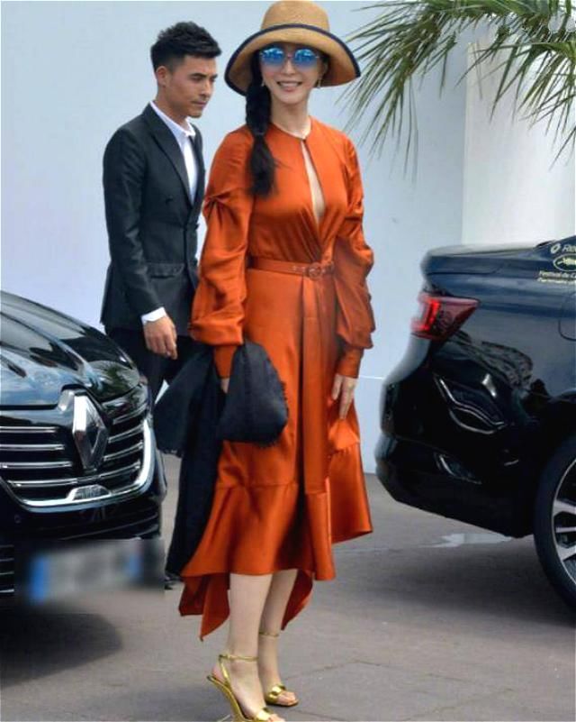 娱乐圈也就范冰冰敢穿这样的衣服,让人脸红,网