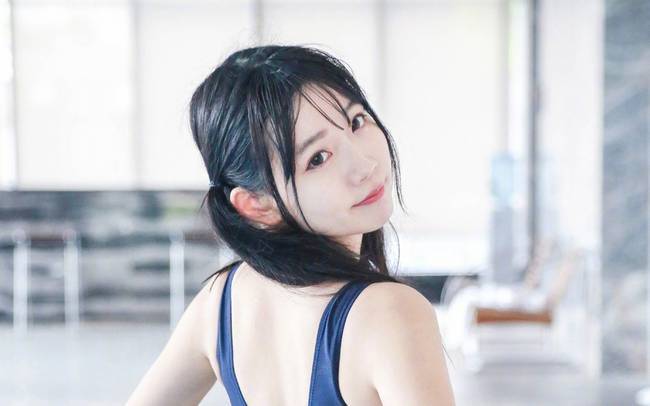 十七岁活力萝莉泳池写真 扎起双马尾十分可爱