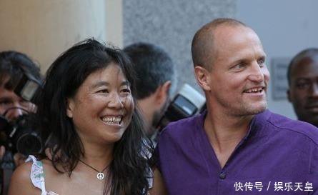 什么是真爱? 好莱坞巨星娶中国大妈, 让你再次