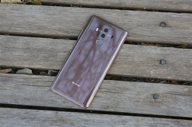 旗舰级掌上游戏机 华为一加哪款吃鸡毫无压力