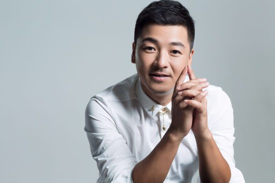 他是《铁在烧》中的常二宽,出道零绯闻,家庭幸福让人羡慕