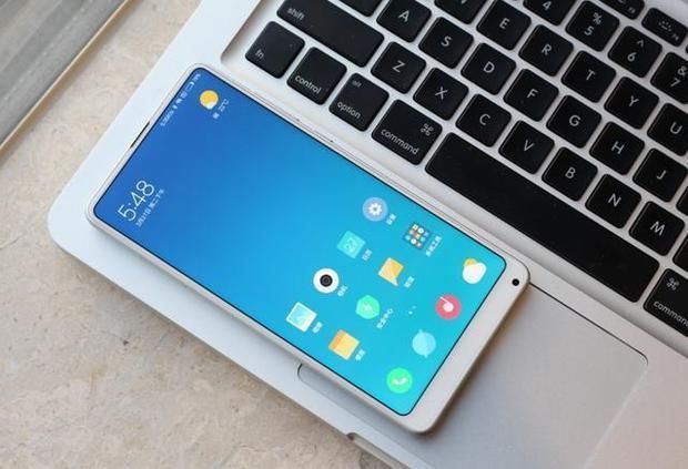 网友看了小米8和SE真机后选择了MIX2S,雷军