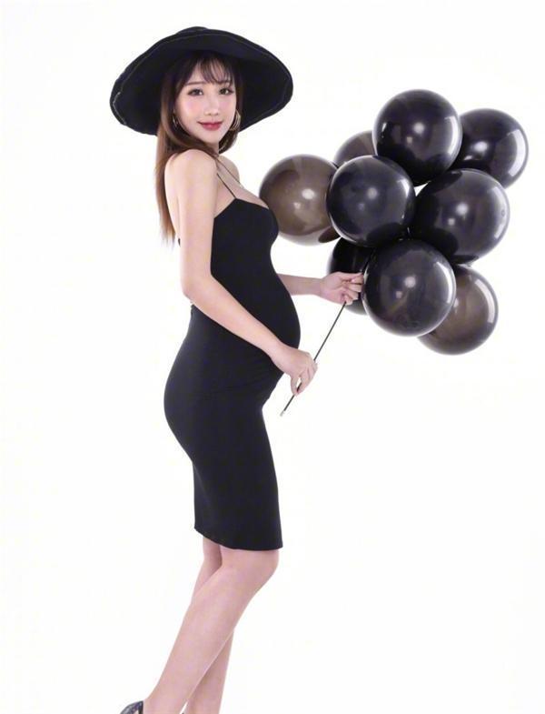 申花悍将美妻孕期依然性感 拍绝美写真