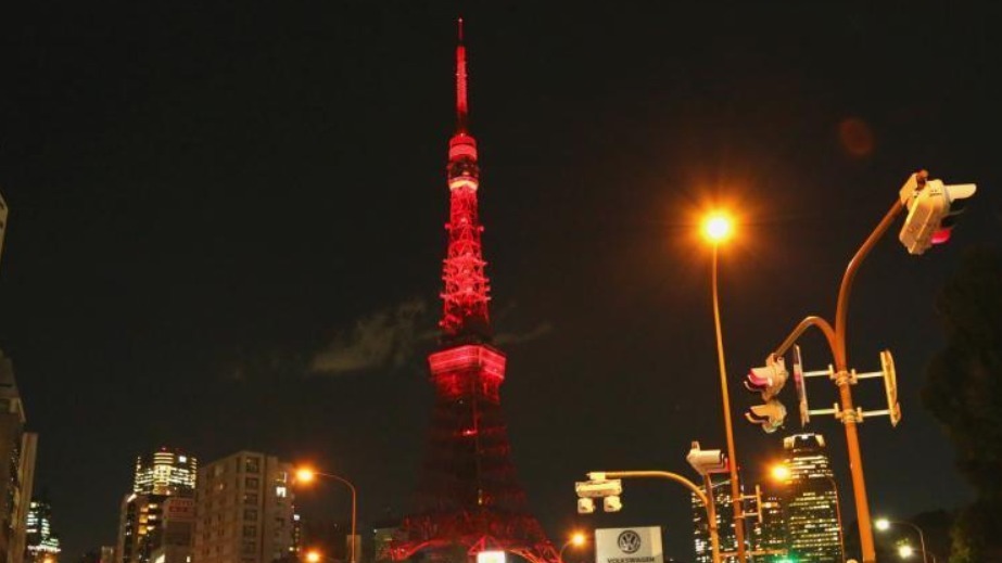 世界多国地标建筑亮起中国红 世界多国地标建筑亮起中国红