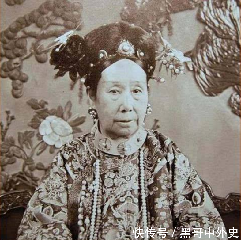 故宫的珍妃井小到头都进不去,当初珍妃是如何