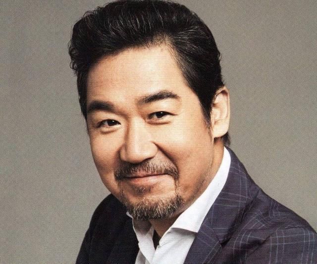 《老梁故事汇》当中梁宏达告诫观众,冯小刚实