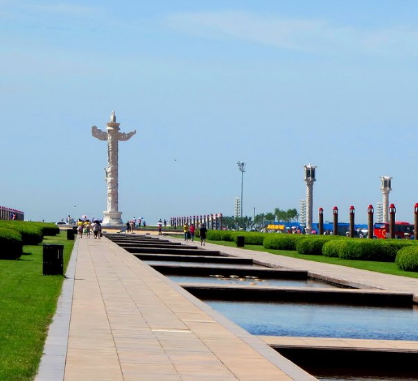 全球最大城市广场,面积176万平方,有4个天安门