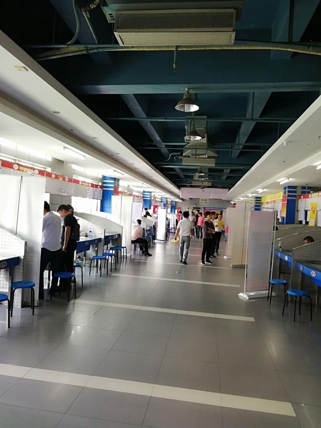 直击:深圳龙观人才市场,公司招不到人,原来