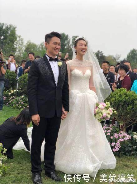 惠若琪大婚郎平动情落泪!又嫁闺女舍不得 母女深情相拥