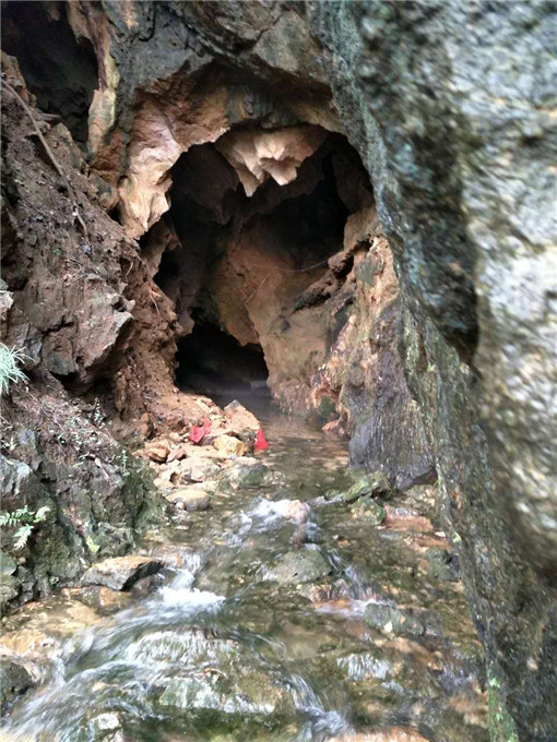 陽新白沙大林飛瀑探險:村民:神秘洞穴裡有一個大湖