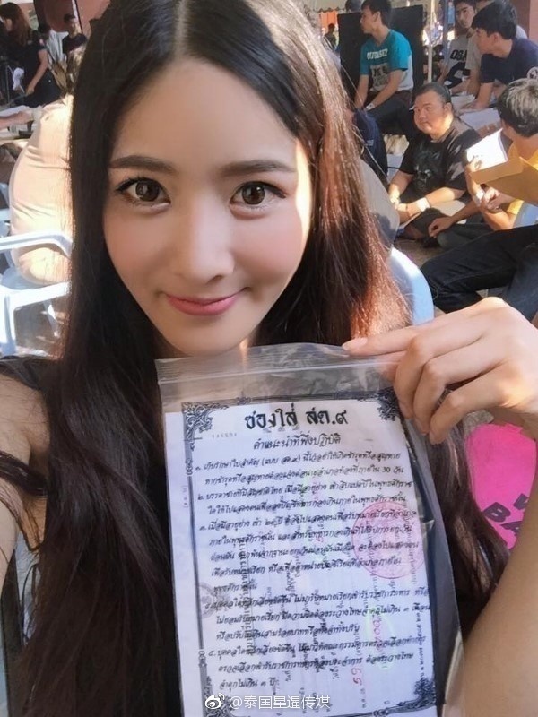 泰国征兵现场大批“美女”多妖娆